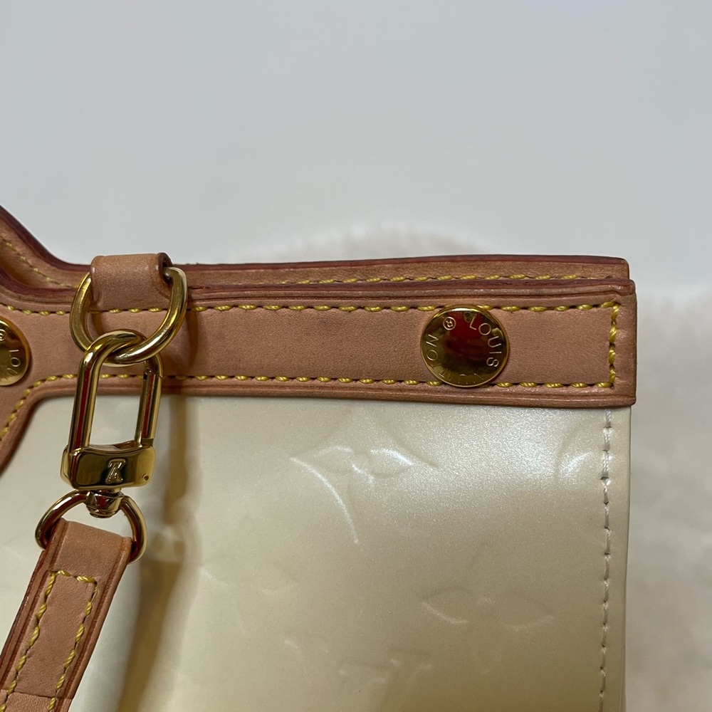 Louis Vuitton Cream and Tan Vernis - Picture 4 of 10